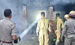 रानी बाजार में हादसा-टेंट के सामान में लगी आग से लोगों में दहशत रानी बाजार में हादसा-टेंट के सामान में लगी आग से लोगों में दहशत