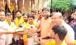 सपा की PDA कांवड़ का स्वागत- पुष्पवर्षा कर भेंट किए त्रिशूल सपा की PDA कांवड़ का स्वागत- पुष्पवर्षा कर भेंट किए त्रिशूल