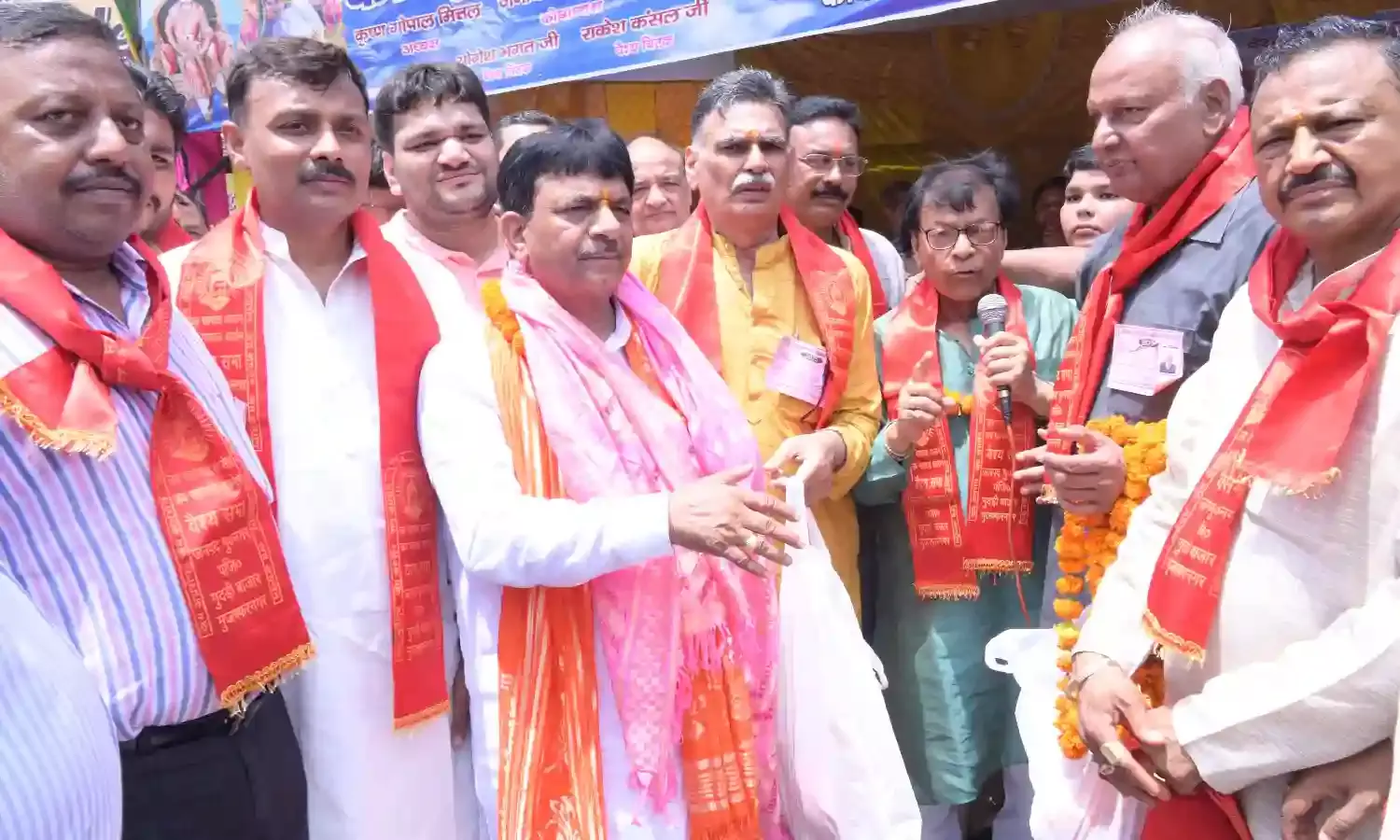 कांवड़ियों के स्वागत को आसमान में योगी- जमीन पर मंत्री कपिल देव