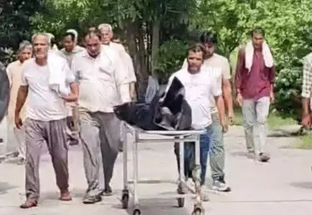 आशा कार्यकर्ता की गोली मारकर हत्या- परिजनों को रेप की आशंका आशा कार्यकर्ता की गोली मारकर हत्या- परिजनों को रेप की आशंका