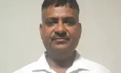 छांगुर का करीबी गुर्गा कोर्ट लिपिक गिरफ्तार- जमीन की डील में.. छांगुर का करीबी गुर्गा कोर्ट लिपिक गिरफ्तार- जमीन की डील में..