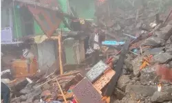 बारिश के दौरान पहाड़ी से गिरी आफत ले गई दंपति की जान- 5 महीने पहले.... बारिश के दौरान पहाड़ी से गिरी आफत ले गई दंपति की जान- 5 महीने पहले....