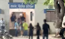 बिल्डर की दारू पार्टी में छापा- 13 लड़के 26 लड़कियां अरेस्ट- सभी नशे..