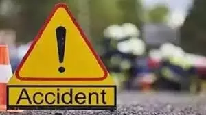 आपस में ऐसी भिड़ी तेज रफ्तार दो कारें- खा गई 5 लोगों की जिंदगी आपस में ऐसी भिड़ी तेज रफ्तार दो कारें- खा गई 5 लोगों की जिंदगी