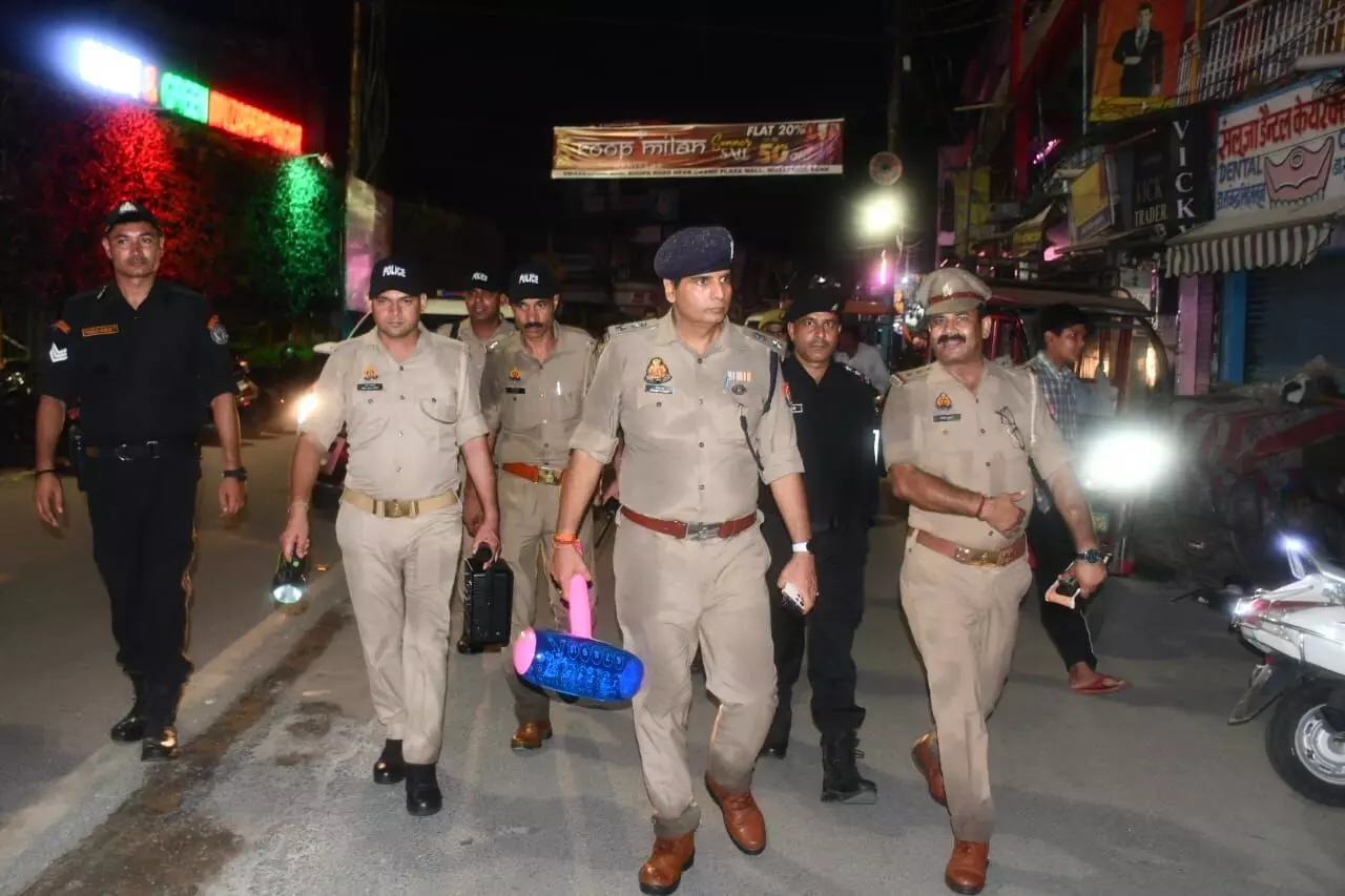 एसएसपी की दरियादिली- महिला के खिलौने खरीद बांट दिए बच्चों में