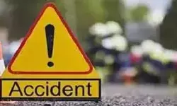 आपस में ऐसी भिड़ी तेज रफ्तार दो कारें- खा गई 5 लोगों की जिंदगी आपस में ऐसी भिड़ी तेज रफ्तार दो कारें- खा गई 5 लोगों की जिंदगी