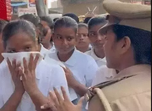 केंद्र के बाथरूम में कैमरे- ट्रेनी महिला सिपाहियों का हंगामा केंद्र के बाथरूम में कैमरे- ट्रेनी महिला सिपाहियों का हंगामा
