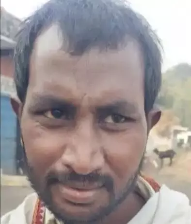 नहाने के विवाद में बाप ने बेटे को धारदार हथियार से काट डाला नहाने के विवाद में बाप ने बेटे को धारदार हथियार से काट डाला