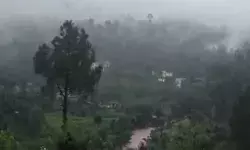 भारी बारिश से लैंडस्लाइड- गिरी मिलिट्री कैंप की दीवार- कई गाड़ियां.. भारी बारिश से लैंडस्लाइड- गिरी मिलिट्री कैंप की दीवार- कई गाड़ियां..