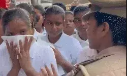 केंद्र के बाथरूम में कैमरे- ट्रेनी महिला सिपाहियों का हंगामा केंद्र के बाथरूम में कैमरे- ट्रेनी महिला सिपाहियों का हंगामा