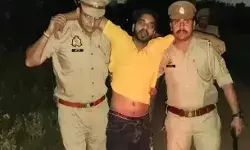 एनकाउंटर में चेन स्नेचर को पैर में लगी गोली- चोरी की बाइक और तमंचा..