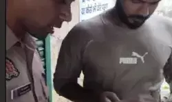 ईमानदारी की मिसाल- सिपाही ने खोया हुआ पर्स कांवड़िए को लौटाया