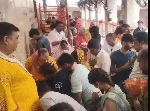 दक्षिणा को लेकर विंध्याचल धाम में पंडों में खूनी संघर्ष- कैची से अटैक