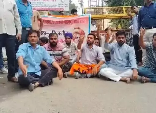 TSI की छात्र नेता से बदसलूकी- बाईक की चाबी छीनी- ABVP का जाम