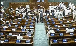 कार्यवाही शुरू होते ही संसद में हंगामा- लहराये पोस्टर- बोले लोकसभा.... कार्यवाही शुरू होते ही संसद में हंगामा- लहराये पोस्टर- बोले लोकसभा....