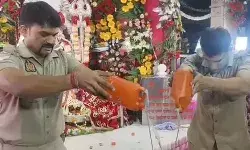 पुलिस ने कांवड़ यात्रा में छूटे गंगा जल की ऐसे बरकरार रखी पवित्रता पुलिस ने कांवड़ यात्रा में छूटे गंगा जल की ऐसे बरकरार रखी पवित्रता
