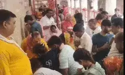 दक्षिणा को लेकर विंध्याचल धाम में पंडों में खूनी संघर्ष- कैची से अटैक दक्षिणा को लेकर विंध्याचल धाम में पंडों में खूनी संघर्ष- कैची से अटैक