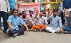 TSI की छात्र नेता से बदसलूकी- बाईक की चाबी छीनी- ABVP का जाम TSI की छात्र नेता से बदसलूकी- बाईक की चाबी छीनी- ABVP का जाम