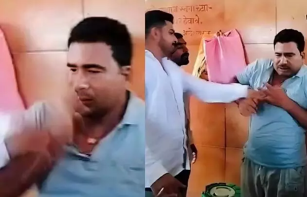 शौचालय कर्मी की पिटाई कर बोले मनसे कार्यकर्ता- राज ठाकरे से माफी मांग शौचालय कर्मी की पिटाई कर बोले मनसे कार्यकर्ता- राज ठाकरे से माफी मांग