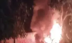 टक्कर के बाद हवा में उड़ी स्कूटी खाई में गिरा सवार- कार में लगी आग टक्कर के बाद हवा में उड़ी स्कूटी खाई में गिरा सवार- कार में लगी आग