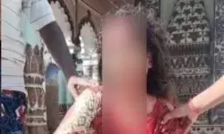 दिन निकलते ही धांय धांय- मंदिर में पूजा कर रही लड़की को मारी गोलियां दिन निकलते ही धांय धांय- मंदिर में पूजा कर रही लड़की को मारी गोलियां