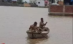 टूटी नहर से मची तबाही- मकानों में घुसा पानी- फसले हुई जलमग्न- 80 से.. टूटी नहर से मची तबाही- मकानों में घुसा पानी- फसले हुई जलमग्न- 80 से..