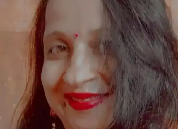 तीज की मेंहदी लगवा कर पति के साथ लौट रही महिला से चेन लूट