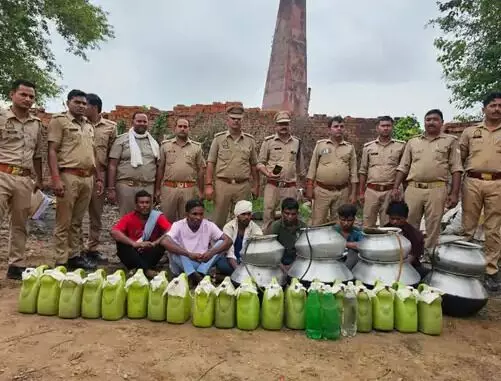 ईंट भट्टे पर आबकारी विभाग का छापा- मालिक फरार- कच्ची शराब के साथ लहन..
