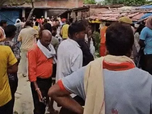 जमीन के लिए बहाया खून- मां-बाप व बहन को कुल्हाड़ी से काटा जमीन के लिए बहाया खून- मां-बाप व बहन को कुल्हाड़ी से काटा