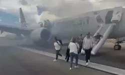 लैंडिंग गियर फेल-बोइंग विमान में लगी आग- इमरजेंसी स्लाइडर से पैसेंजर.. लैंडिंग गियर फेल-बोइंग विमान में लगी आग- इमरजेंसी स्लाइडर से पैसेंजर..