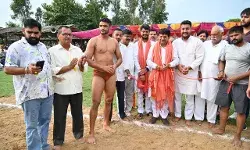 पुरानी परंपरा का गौरवपूर्ण आयोजन: कपिल देव ने किया दंगल का शुभारंभ पुरानी परंपरा का गौरवपूर्ण आयोजन: कपिल देव ने किया दंगल का शुभारंभ