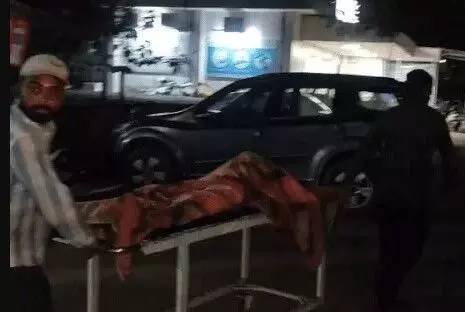 ऑक्सीजन सप्लाई बाधित होने से ICU में भर्ती 3 मरीजों की मौत-2 को बचाया ऑक्सीजन सप्लाई बाधित होने से ICU में भर्ती 3 मरीजों की मौत-2 को बचाया