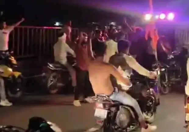 हाईवे पर हादसा- आपस में टकराई कांवड़ियों की गाड़ियां- 31 कांवड़िए..
