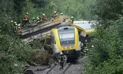 ट्रेन के पटरी से उतरने से तीन लोगों की मौत, कई हुए घायल ट्रेन के पटरी से उतरने से तीन लोगों की मौत, कई हुए घायल