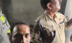 स्मार्ट मीटर की चिंगारी से प्लास्टिक की दुकान में आग- आसपास के लोग.. स्मार्ट मीटर की चिंगारी से प्लास्टिक की दुकान में आग- आसपास के लोग..