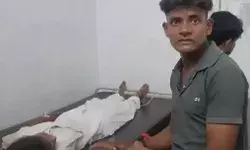 मच्छरों के चक्कर में इंटर कॉलेज में हादसा- दर्जनों स्टूडेंट हुए बेहोश मच्छरों के चक्कर में इंटर कॉलेज में हादसा- दर्जनों स्टूडेंट हुए बेहोश