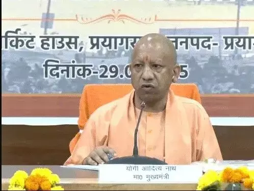 विकास को लेकर योगी की बैठक- MP, MLA व MLC के मोबाइल बाहर.. विकास को लेकर योगी की बैठक- MP, MLA व MLC के मोबाइल बाहर..