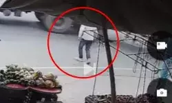 गाड़ी देखकर दौड़ा युवक डंपर के नीचे लेटा- टायरों के नीचे कुचला सिर गाड़ी देखकर दौड़ा युवक डंपर के नीचे लेटा- टायरों के नीचे कुचला सिर