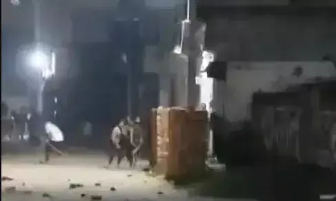 लड़की पर कमेंट को लेकर बवाल- दो पक्षों की मारपीट में बहा खून