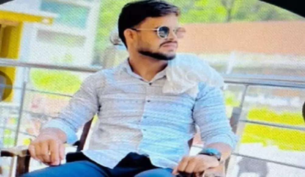 कुर्सी अंदर को रखने को लेकर हुआ विवाद- रोहित ने ऋतिक की कर दी हत्या कुर्सी अंदर को रखने को लेकर हुआ विवाद- रोहित ने ऋतिक की कर दी हत्या