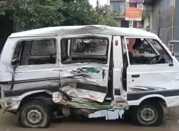 मेरठ करनाल हाईवे पर स्कूल वैन एवं DCM की टक्कर- 10 साल की..