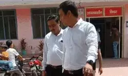 BJP का झंडा लगी कार से आरोपी का मैडिकल- 3 पुलिस कर्मी लाइन हाजिर BJP का झंडा लगी कार से आरोपी का मैडिकल- 3 पुलिस कर्मी लाइन हाजिर