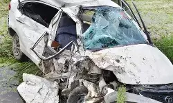 सीमेंट लदे ट्रेलर की टक्कर से कार के उड़े परखच्चे- कंपाउंडर की मौत सीमेंट लदे ट्रेलर की टक्कर से कार के उड़े परखच्चे- कंपाउंडर की मौत