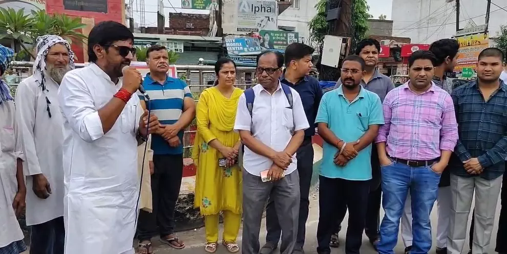 स्वाधीनता चौक पर मोहम्मद रफी को समर्पित सामूहिक मासिक राष्ट्रगान स्वाधीनता चौक पर मोहम्मद रफी को समर्पित सामूहिक मासिक राष्ट्रगान