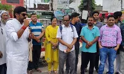 स्वाधीनता चौक पर मोहम्मद रफी को समर्पित सामूहिक मासिक राष्ट्रगान स्वाधीनता चौक पर मोहम्मद रफी को समर्पित सामूहिक मासिक राष्ट्रगान