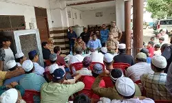 गांव दर गांव जाकर जागरुक कर रही पुलिस- अफवाहों की पुष्टि पुलिस व....