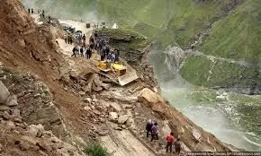 भूस्खलन में बेटे की मौत, पत्नी, बेटी समेत छह गंभीर रूप से घायल भूस्खलन में बेटे की मौत, पत्नी, बेटी समेत छह गंभीर रूप से घायल