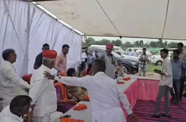 लोकार्पण में मंत्री के सामने नए पुराने MLA भिड-नौबत तू तड़ाक तक लोकार्पण में मंत्री के सामने नए पुराने MLA भिड-नौबत तू तड़ाक तक