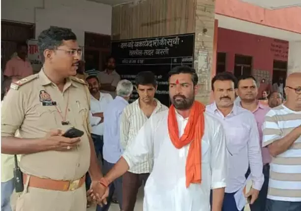 समाधान दिवस में अतिक्रमण को लेकर आत्मदाह का प्रयास- पेट्रोल.. समाधान दिवस में अतिक्रमण को लेकर आत्मदाह का प्रयास- पेट्रोल..