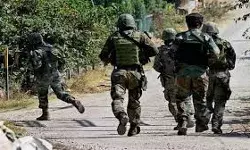 कुलगाम में सुरक्षा बलों ने मुठभेड़ में एक आतंकवादी को मार गिराया कुलगाम में सुरक्षा बलों ने मुठभेड़ में एक आतंकवादी को मार गिराया